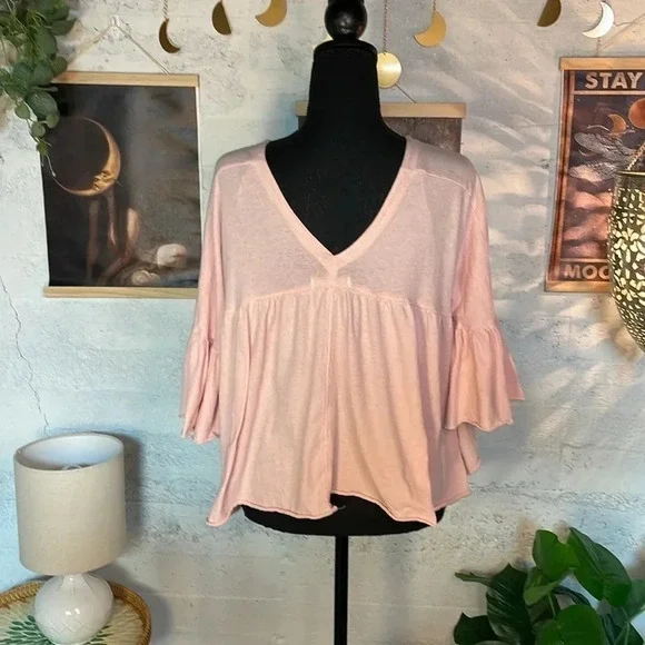 We the free pink ruffle sleeves button down oversized crop top size medium - Picture 3 of 9